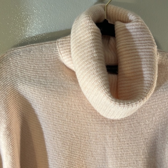 Banana Republic Pink Wool Alpaca Knit Cowl Neck Sweater Medium/ Large - Picture 4 of 8